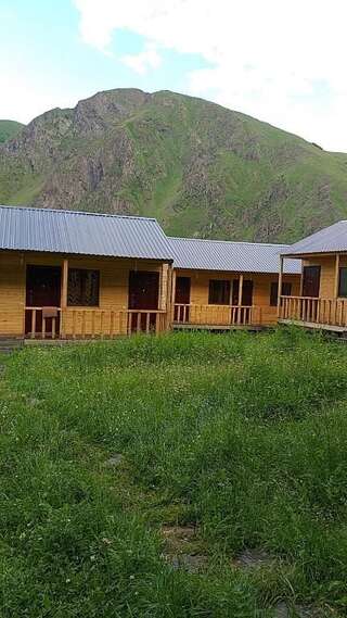 Гостевой дом Kazbegi good sleep Степанцминда Классический трехместный номер-6